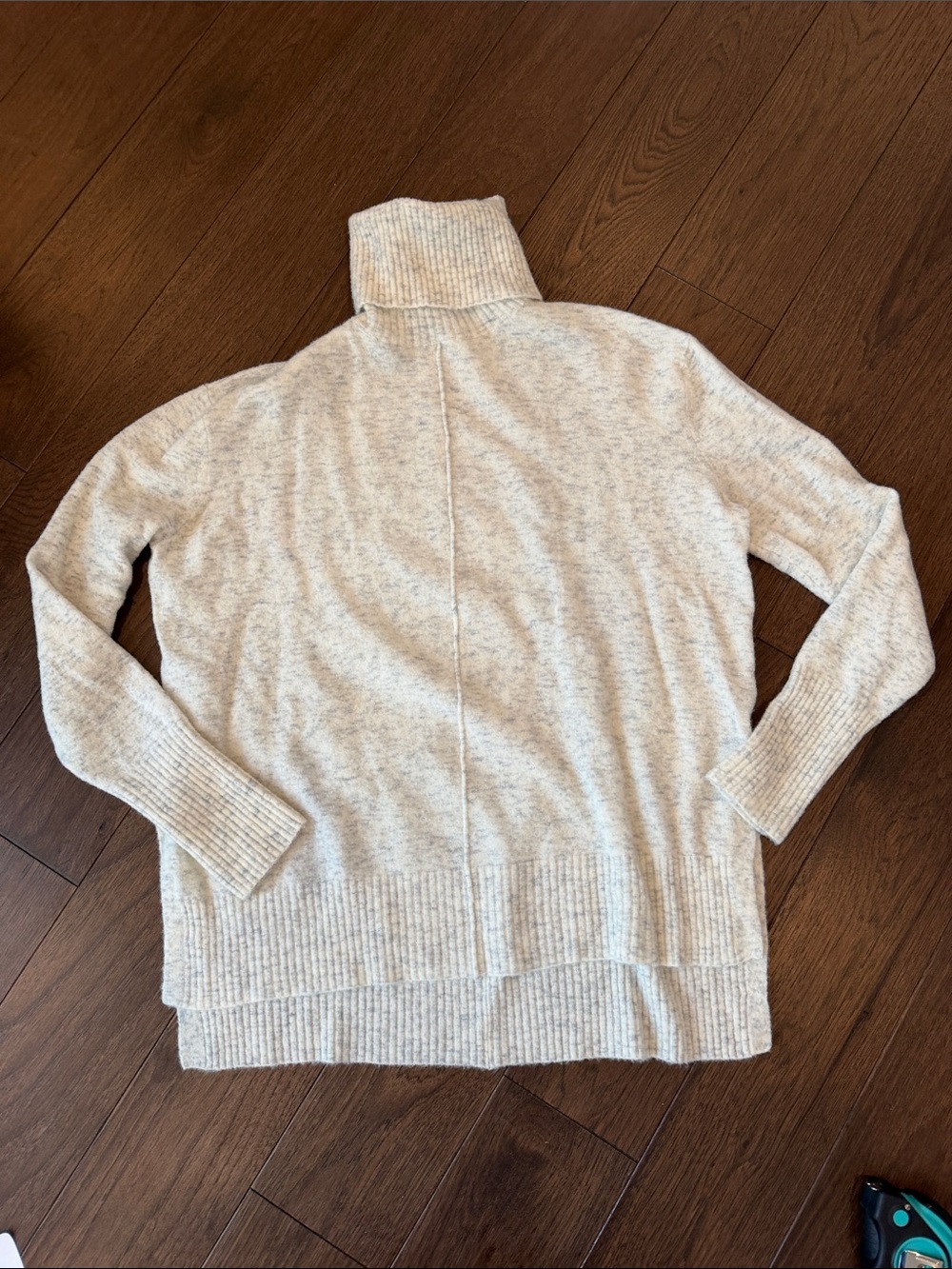 Athleta Merino Wool Blend Cream Turtleneck Sweater Size Small - C54-158